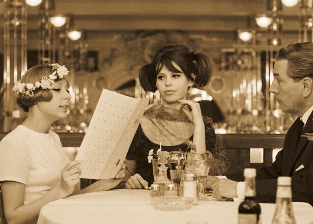 高級レストランでは酔っ払って大騒ぎ