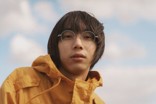 【写真を見る】構想から完成まで6年!1999年生まれの気鋭クリエイターが待望の長編監督デビュー