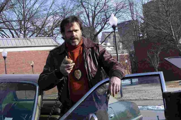 地元インディアナポリス警察の刑事マイケル・グレイブル役にケイリー・エルウィス