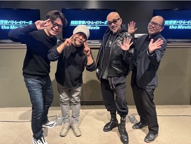 荒川役の竹中直人も参加したオーディオコメンタリーが音声特典として収録されている