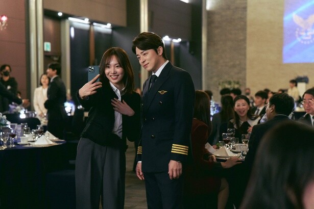 最高の操縦技術を持つスターパイロットのジョンウは予期せぬトラブルにより一夜にして全てを失うことに…(『PILOT －人生のリフライト－』)