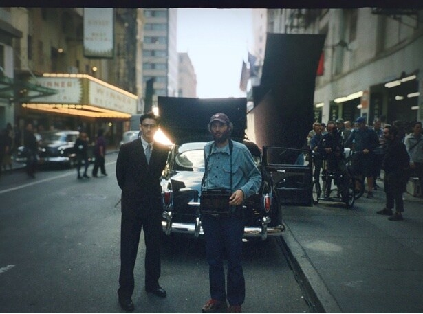 撮影現場のティモシーシャラメとジョシュ・サフディ監督