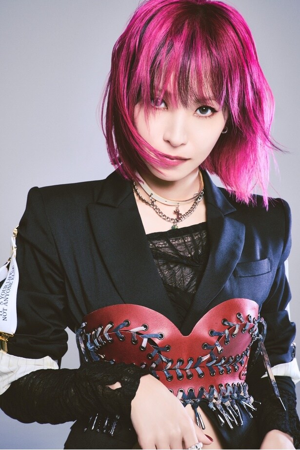 【写真を見る】アニメ「魔法科高校の優等生」シリーズ3度⽬のタッグとなるLiSA