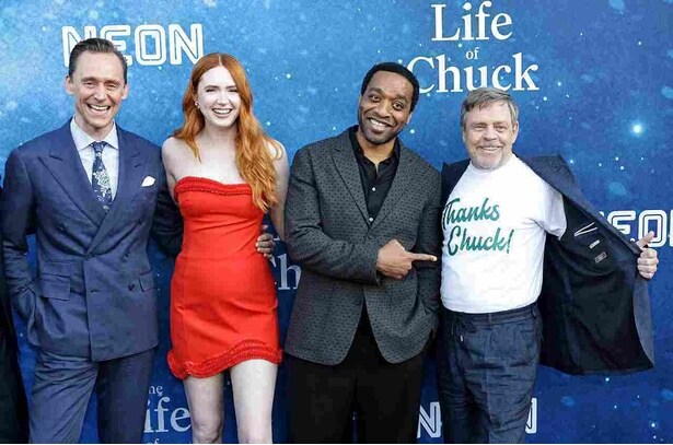 【写真を見る】LAプレミアでトム・ヒドルストン、キウェテル・イジョフォー、カレン・ギラン、マーク・ハミルら豪華キャスト陣が笑顔！