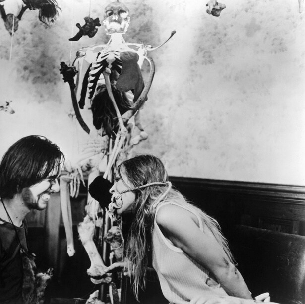 美術は本物の動物の死体で作られている(『悪魔のいけにえ』)