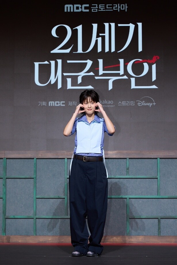 ヒジュを支えるト秘書官を演じたイ・ヨン