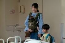 有村架純、初の母親役に挑戦！『マジカル・シークレット・ツアー』揺れ動く心情と覚悟の表情に迫った場面写真