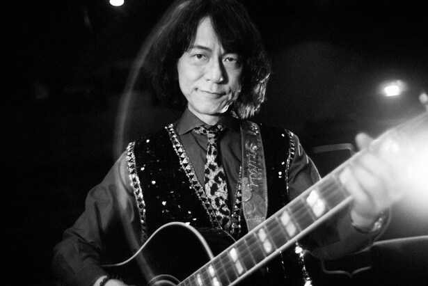 【写真を見る】ダイアモンド☆ユカイ、「スウィート・キャロライン」を熱唱！愛用ギターは劇中でヒュー・ジャックマンが使用していたものと同ブランド