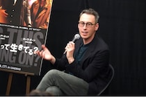 映画『これって生きてる？』がもっとおもしろくなる！東京唯一のコメディクラブ主催・BJ Foxが語るスタンダップコメディの魅力