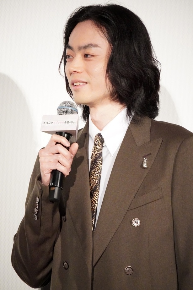 信介のボクシングジムの先輩・川嶋勝重を演じた菅田将暉