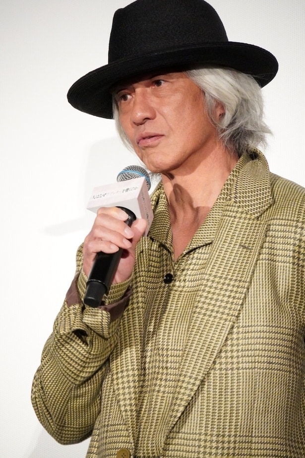 信介の父親・隆治役の佐藤浩市