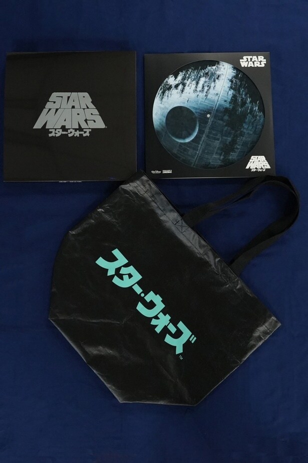 旧三部作のLPをDMEで3枚購入すると、同様に特典がついてくる