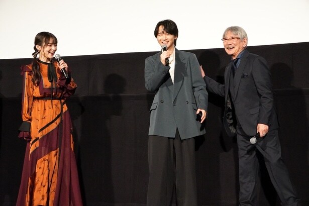 千葉繁、上坂すみれ＆戸谷菊之介を絶賛！『機動警察パトレイバー EZY』完成披露舞台挨拶の様子