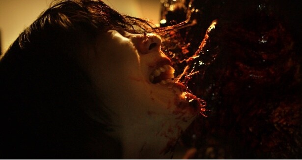 【写真を見る】閲覧注意な場面カットも続々解禁！