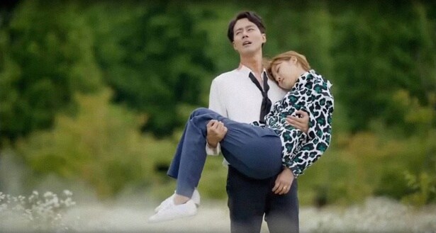 「大丈夫、愛だ」では、魅力的で完璧すぎるベストセラー作家、ジェヨルを好演