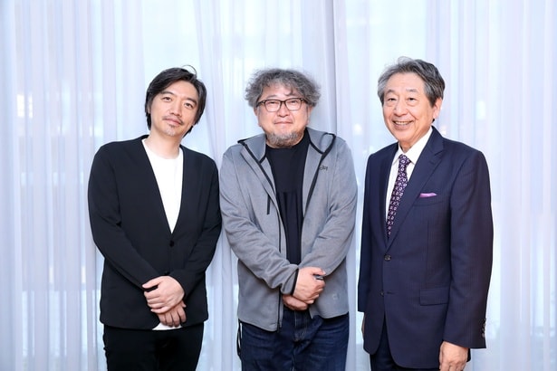 【写真を見る】『新幹線大爆破』を手掛けた樋口真嗣監督と作曲家・岩崎太整との豪華3ショット