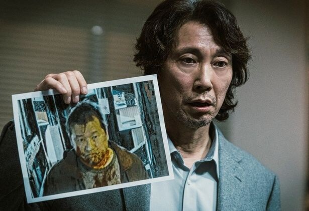 山田太郎を執念深く追う刑事の国枝