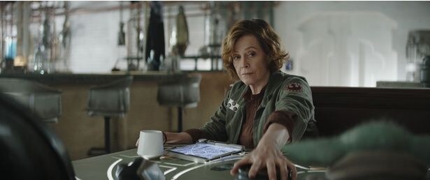 シガーニー・ウィーバーが演じるウォード大佐