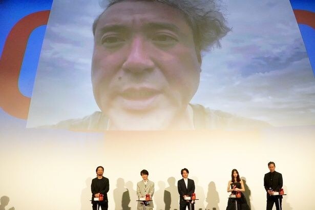 ムロツヨシから映像メッセージが到着