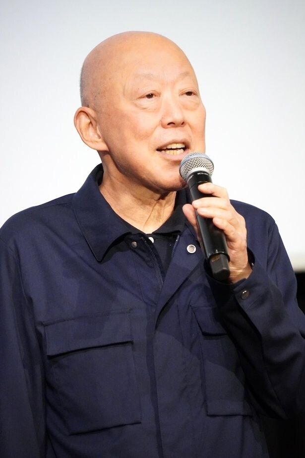 漆原の画期的な治療で人生を取り戻す岩上役の六平直政