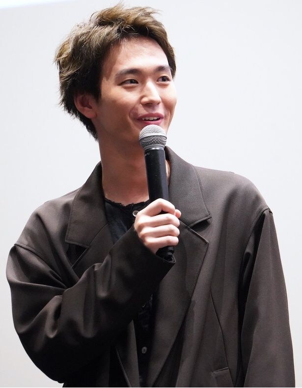愛のクラスメイトで転校生の優を演じた青木柚