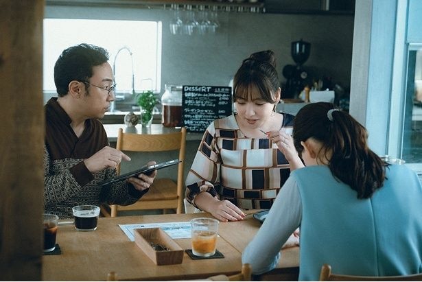 角田晃広と野呂佳代は建築家の音々に依頼をする夫婦役で出演