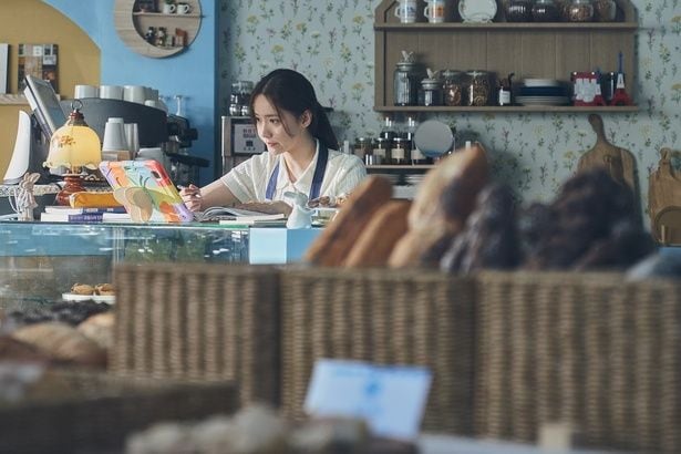 昼間はフランス留学を夢見るパン職人のソンジ