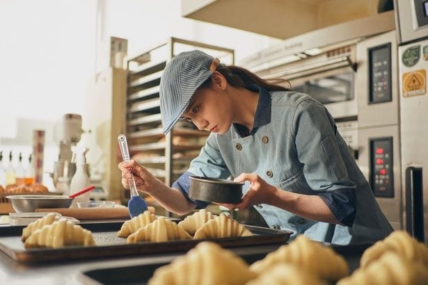 【写真を見る】少女時代ユナが“清純派”と“小悪魔”を演じ分け!多彩なスタイリングにも注目