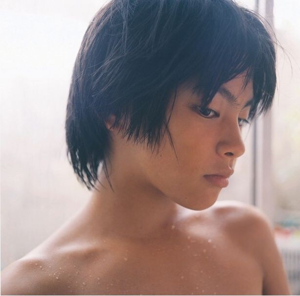是枝監督は柳楽の鋭い目つきに魅せられ、演技テストもせずに主演に抜擢した(『誰も知らない』)