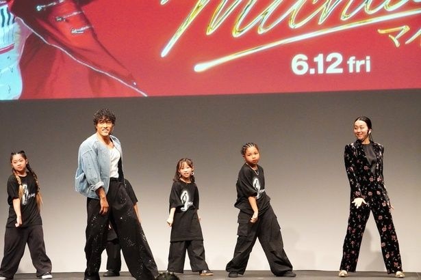 中務裕太が実演を交えて、ダンスのアドバイス