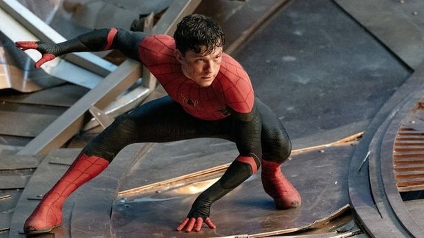 愛する人たちを救うため、つらい決断をするピーター(『スパイダーマン：ノー・ウェイ・ホーム』)