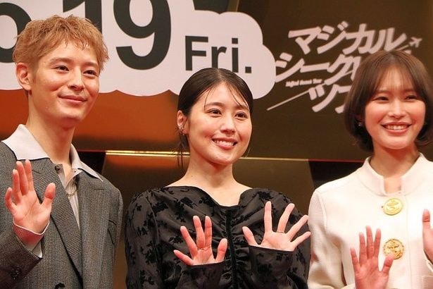 (左から)塩野瑛久、有村架純、南沙良。“最近体験した驚きの実話”についてトークセッション