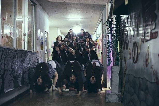 日本体育大学の学生が撮影に協力した組体操シーン