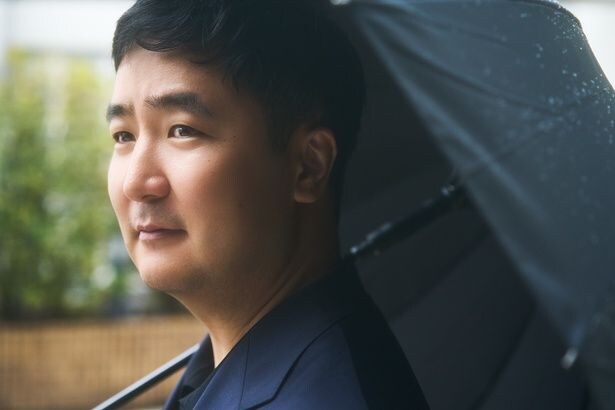 【写真を見る】ハリウッドの会社とマネジメント契約も発表！海外へと真っ直ぐな視線を向ける下津監督
