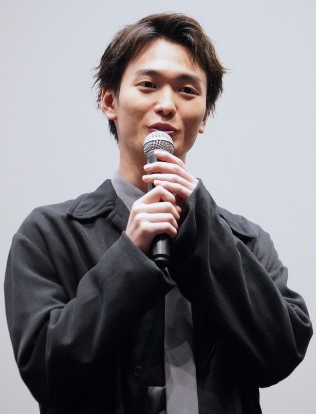 愛のクラスに転校生してきた優を演じた青木柚