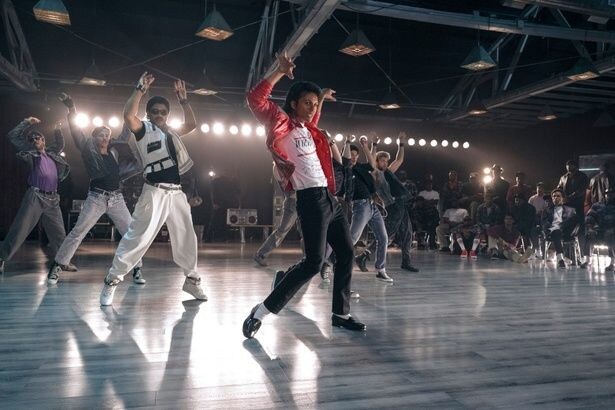 【写真を見る】映画で再現されている名作MVとは？(『Michael／マイケル』)
