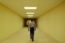 北米で大旋風を巻き起こす『Backrooms』の続編映画がはやくも進行中？20歳の新鋭ケイン・パーソンズはYouTubeシリーズ継続にも意欲