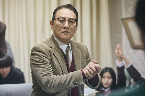【写真を見る】ピエール瀧が、リズムに乗せて主人公たちを“集団”に勧誘?