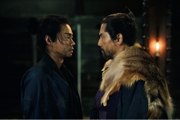 【写真を見る】『黒牢城』で城主の荒木村重役に本木雅弘、天才軍師の黒田官兵衛役に菅田将暉