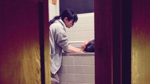 酒井善三監督＆大森時生プロデューサーコンビが解説する、映画『遺愛』がもたらすねじれた瞬間の面白み「なんでもないシーンこそ怖い」
