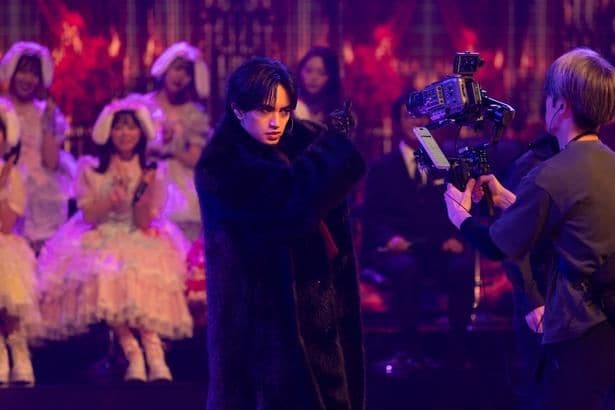 【写真を見る】中島健人の全力パフォーマンスに迫ったメイキング画像も解禁!