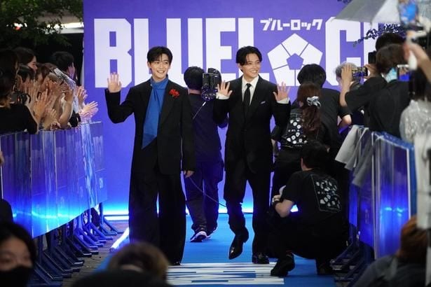 ファンの声援に笑顔で応えた