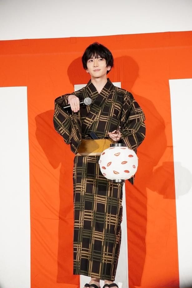 【写真を見る】板垣李光人、浴衣姿を披露!「セミ色です」