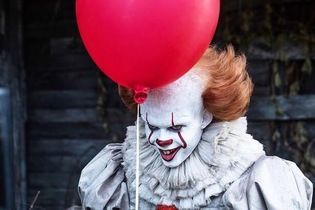 『IT／イット “それ”が見えたら、終わり。』のペニーワイズ役で一躍ブレイク