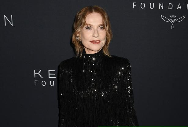 アルジェントと同様、キャリア50年以上を誇る大女優イザベル・ユペール