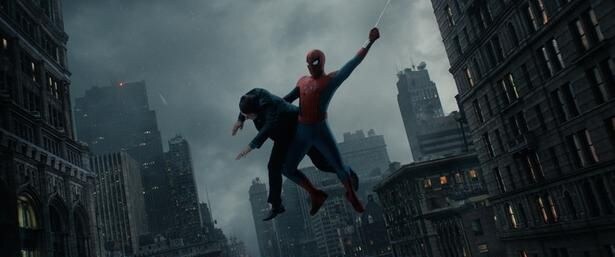スパイダーマンとしてニューヨークの人々を守ることに全力を注いでいたが…