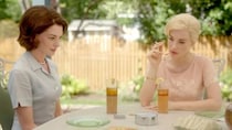 『隣人たち』デザイナーが語るアン・ハサウェイ、ジェシカ・チャステインの衣装に込められた想い。ヒッチコック作品の影響も？