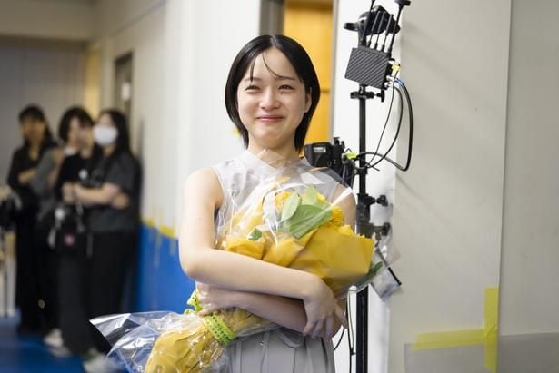 【写真を見る】2026年だけで5本の出演映画が公開！注目の若手女優がクランクアップで感極まって涙…