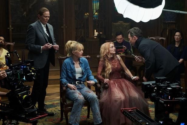 【写真を見る】サマラ・ウィーヴィング、キャスリン・ニュートン、そしてサラ・ミシェル・ゲラーのインタビューを収めた特別映像と、メイキング写真が解禁