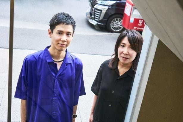 西山監督の才能について熱く語る背筋と佐藤直子。取材ではホラー映画の趣味趣向が似通った、仲睦まじい3人の姿が伺えた